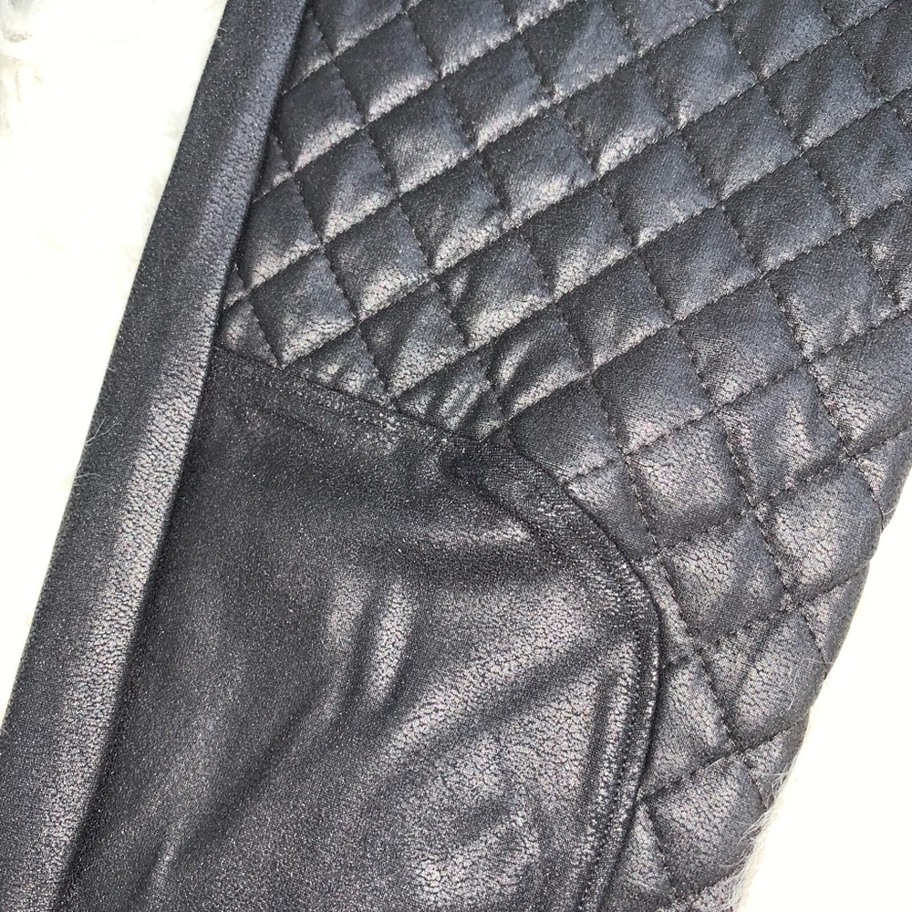 ⭐️⭐️SOLD⭐️⭐️Spanx Black Quilted Faux Leather Leggings S - Picture 9 of 11